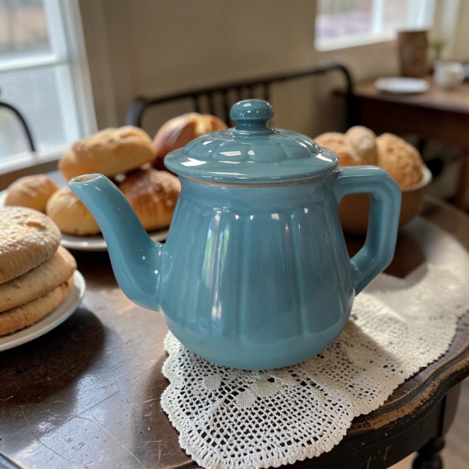 Théière bleue — Brocante Aimes-Toi