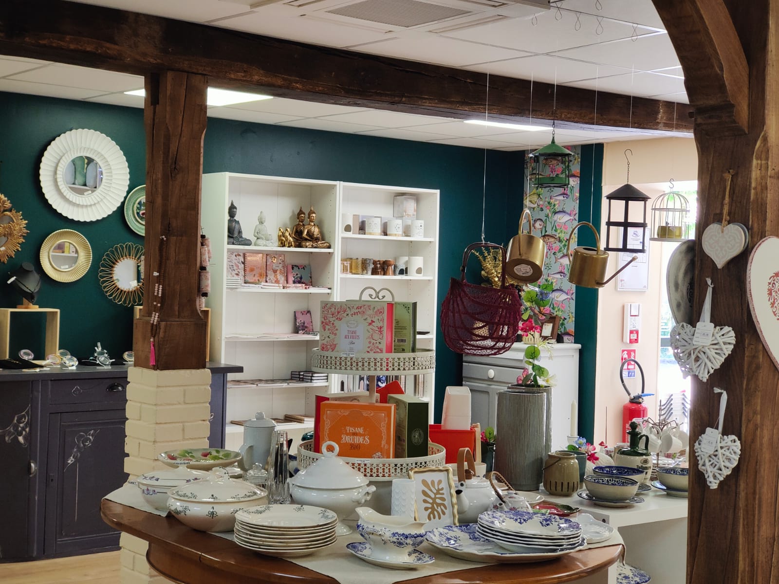 Aimes-Toi — Concept Store, Salon de Thé et Brocante à Romenay, Bourgogne